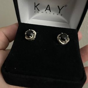 Onyx stud earring in white Gold